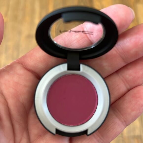 Mac Powder Kiss Soft Matte Eyeshadow Lens Blur - Picture 1 of 4